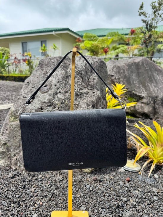 henri bendel Handbags - Henri Bendel Black Leather Zip Around Wallet Wristlet Clutch $198 Retail